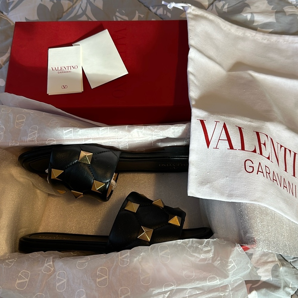 Roman Stud Slide Sandal (Women)
Valentino Garavani